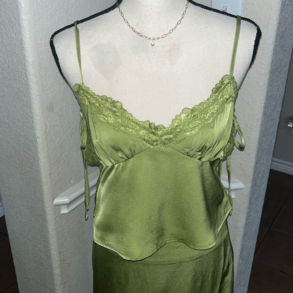 Bailey Rose green satin lace side open cami top Size M - Picture 3 of 17